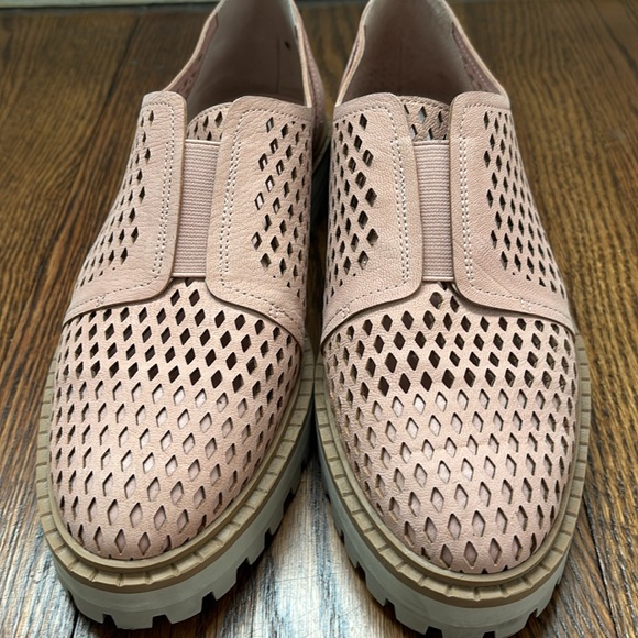 Pink Vince Camuto oxfords, size 9 - Picture 4 of 5